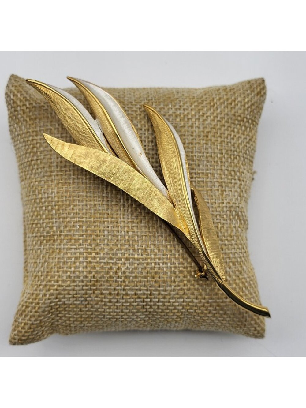 Elegant MCM Brushed goldtone frond leaf Unsigned Retro Estate Bold